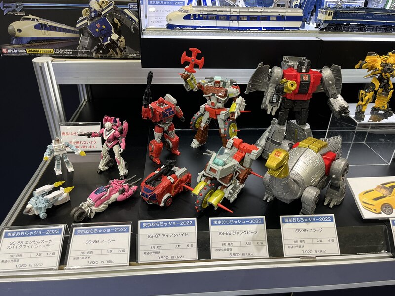 Tokyo Toy Show Takara Tomy Transformers   Masterpiece, Legacy, Studio Series Display Image  (2 of 27)